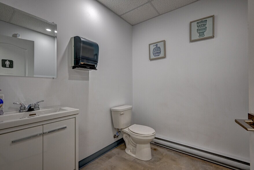 More Photos Of 485 Rue Bertrand, Trois-Rivières Industrial For Sale