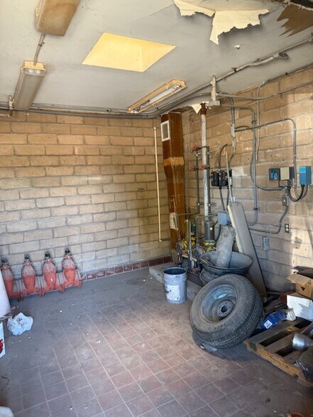 More Photos Of 905-917 Corporation St, Santa Paula Warehouse For Sale