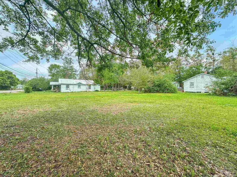 More Photos Of 5378 Alabama St, Milton Multifamily For Sale