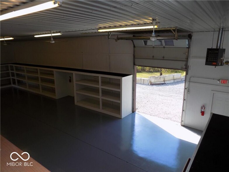 More Photos Of 1220 N Jackson St, Greencastle Flex For Sale