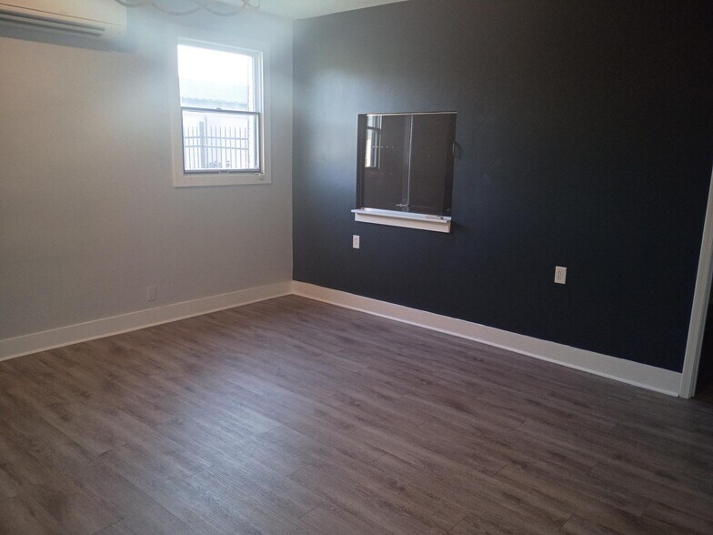 More Photos Of 1008 Troy Ofallon Rd, Troy Office For Lease