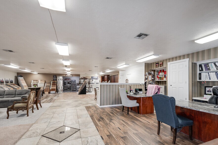 More Photos Of 14310 US-190, Onalaska General Retail For Sale