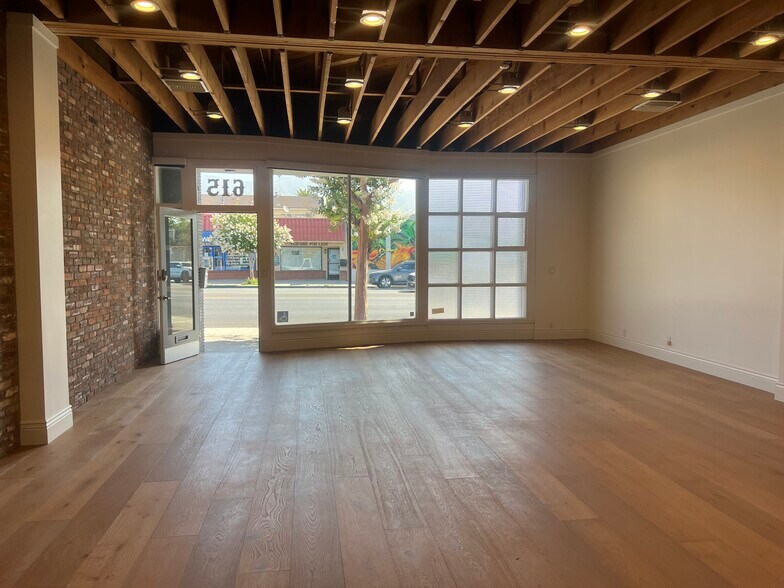 More Photos Of 615 S Victory Blvd, Burbank Office For Sale