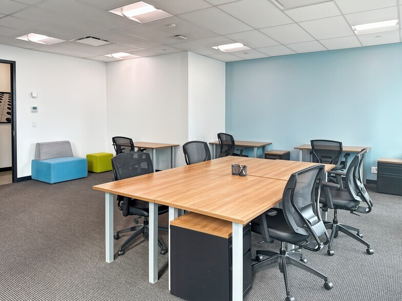 More Photos Of 4402 Skyline Dr, Burnaby Coworking Space