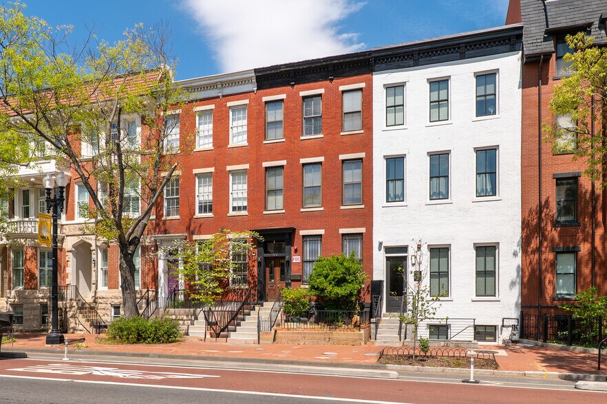 More Photos Of 1010 Pennsylvania Ave SE, Washington Hospitality For Sale