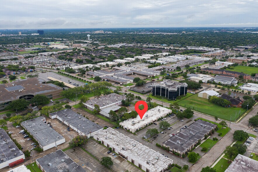 More Photos Of 9720 Town Park, Houston Office For Sale