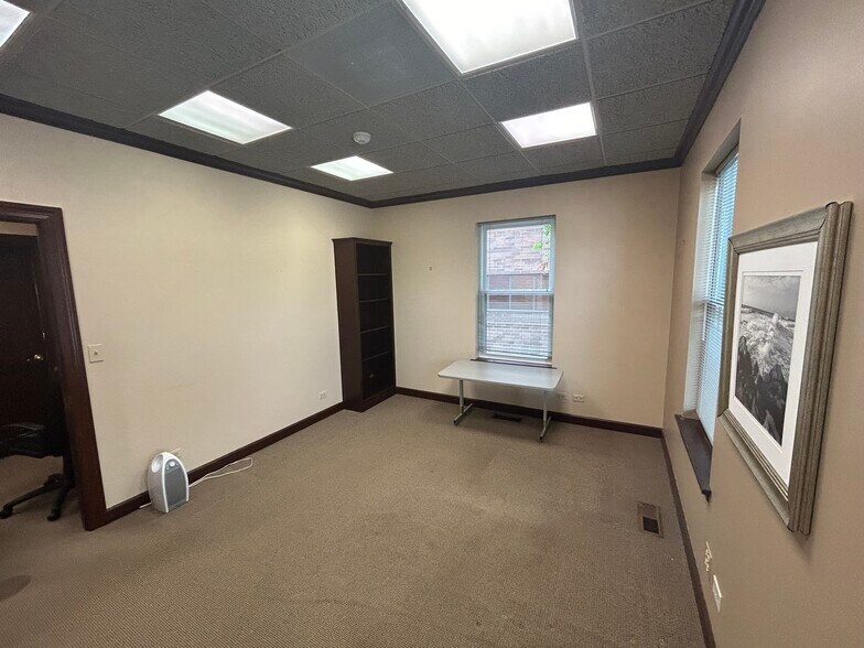 More Photos Of 564 S Washington St, Naperville Office For Lease