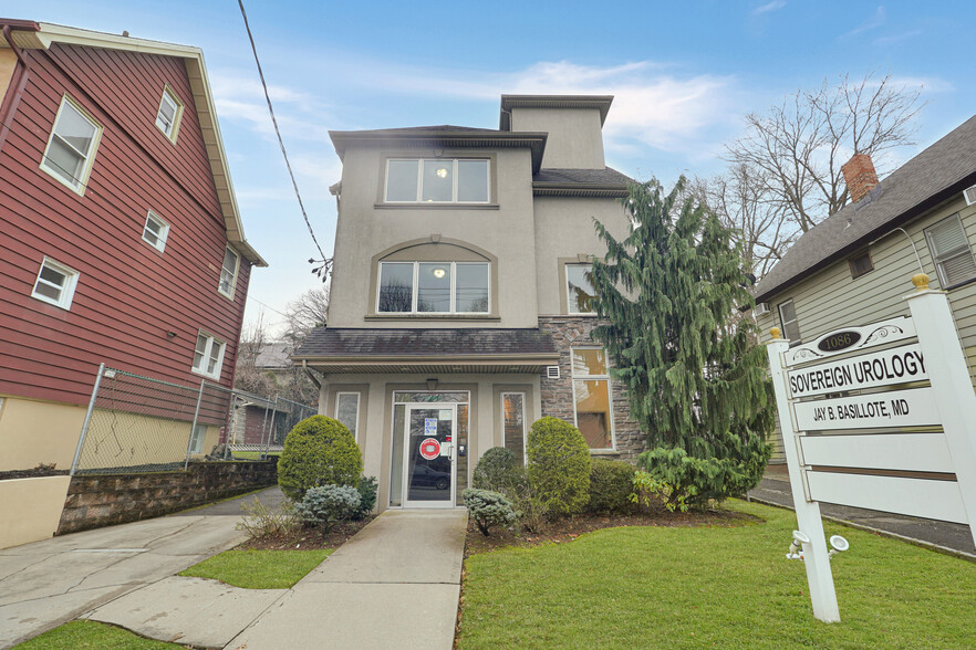 Primary Photo Of 1086 Forest Ave, Staten Island Office For Sale