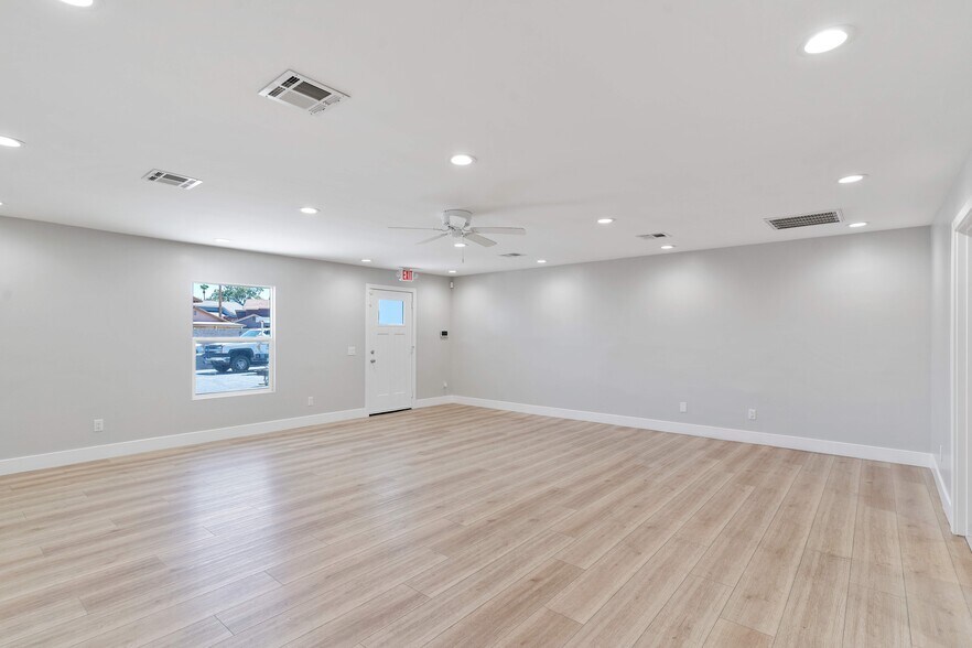 More Photos Of 6470 W Desert Inn Rd, Las Vegas Coworking Space