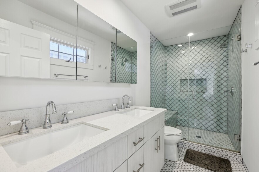 More Photos Of 6082 Selma Ave, Los Angeles Rehabilitation Center For Lease