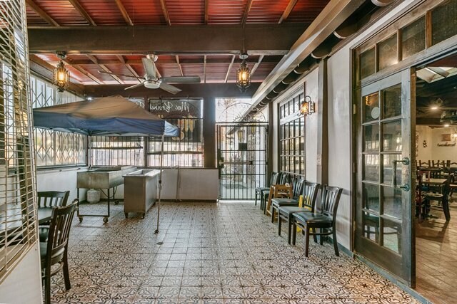 More Photos Of 900 W Riverside Dr, Burbank Restaurant For Sale