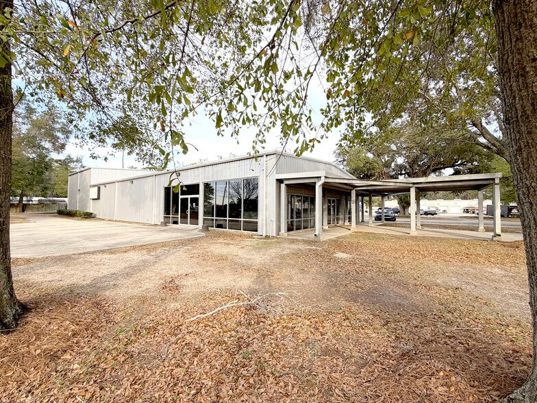 More Photos Of 1505 Capital Cir NW, Tallahassee Warehouse For Lease