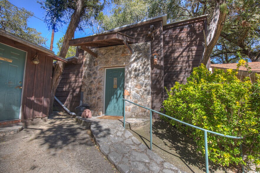 More Photos Of 7367 River Rd, New Braunfels Lodge Meeting Hall For Sale