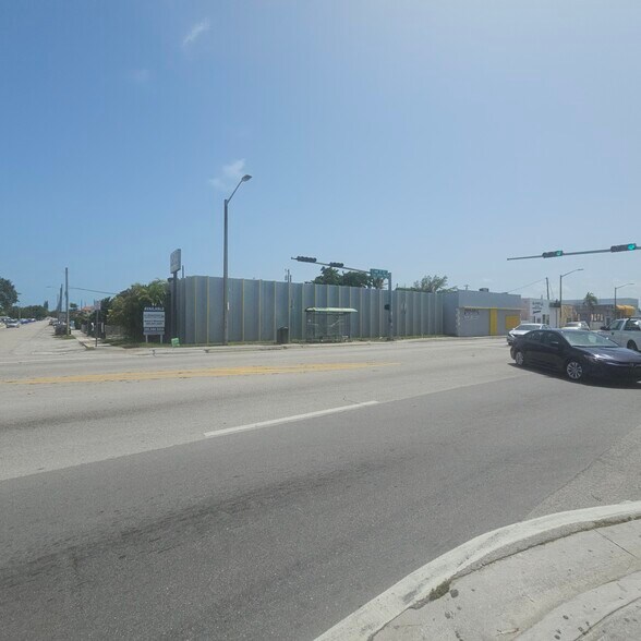 More Photos Of 3420 NW 7th St, Miami Light Distribution For Lease