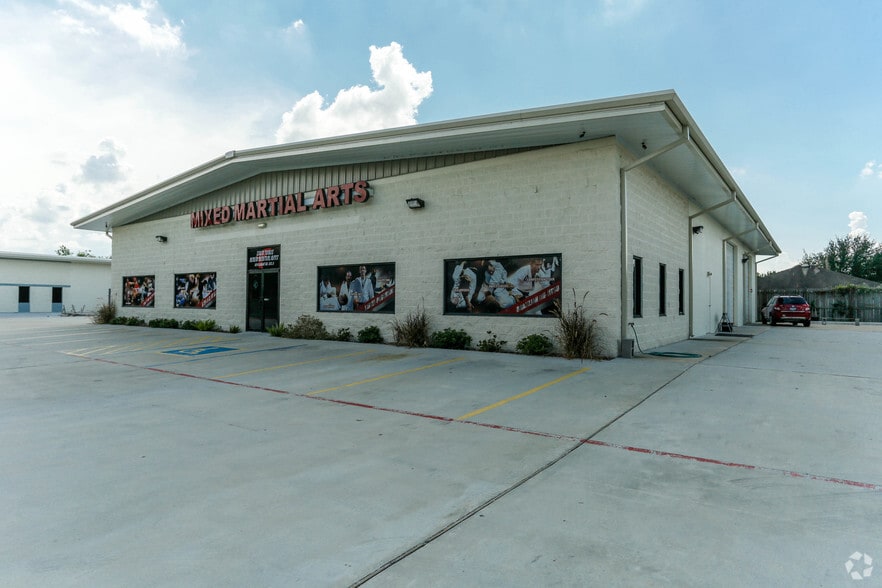 More Photos Of 10111 Grant Rd, Houston Warehouse For Lease