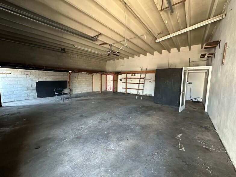 More Photos Of 5611 Plunkett St, Hollywood Warehouse For Lease