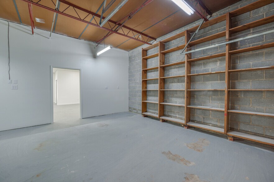 More Photos Of 623-627 Pine St, Abilene Storefront For Sale