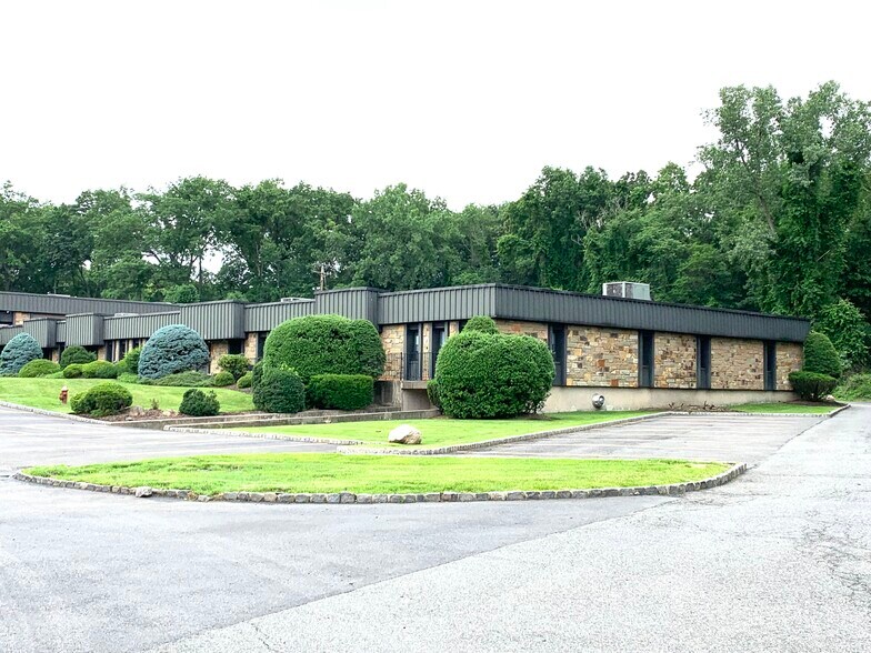 More Photos Of 466 Old Hook Rd, Emerson Medical For Sale