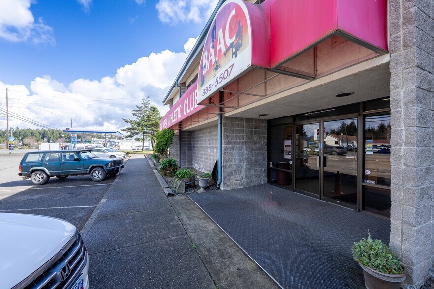 More Photos Of 985 Newmark Ave, Coos Bay Health Club For Sale