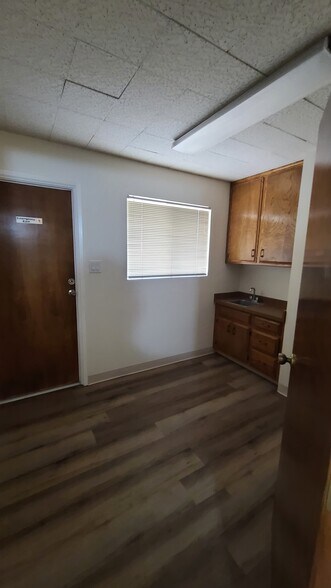 More Photos Of 215 China Grade Loop, Bakersfield Medical For Sale