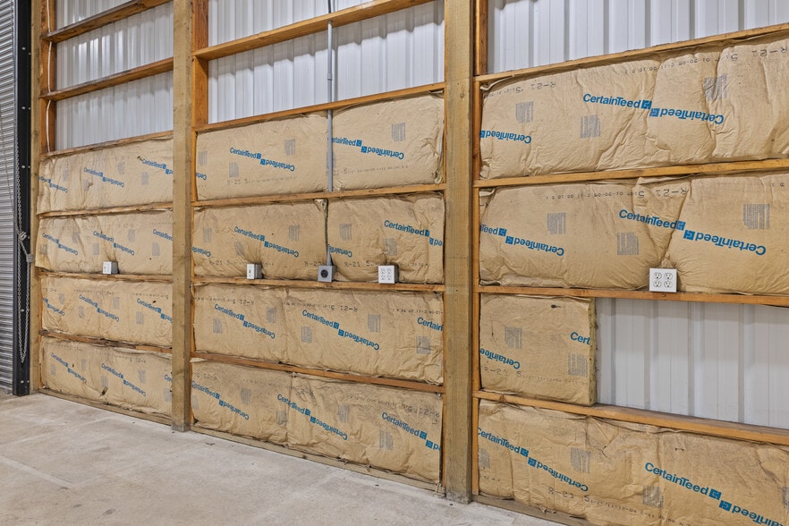 More Photos Of 100 N 7th St, Lakeside Showroom For Sale