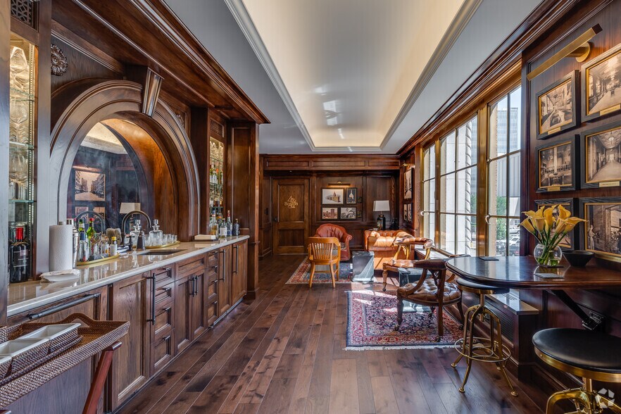 More Photos Of 320 S Boston Ave, Tulsa Office For Sale