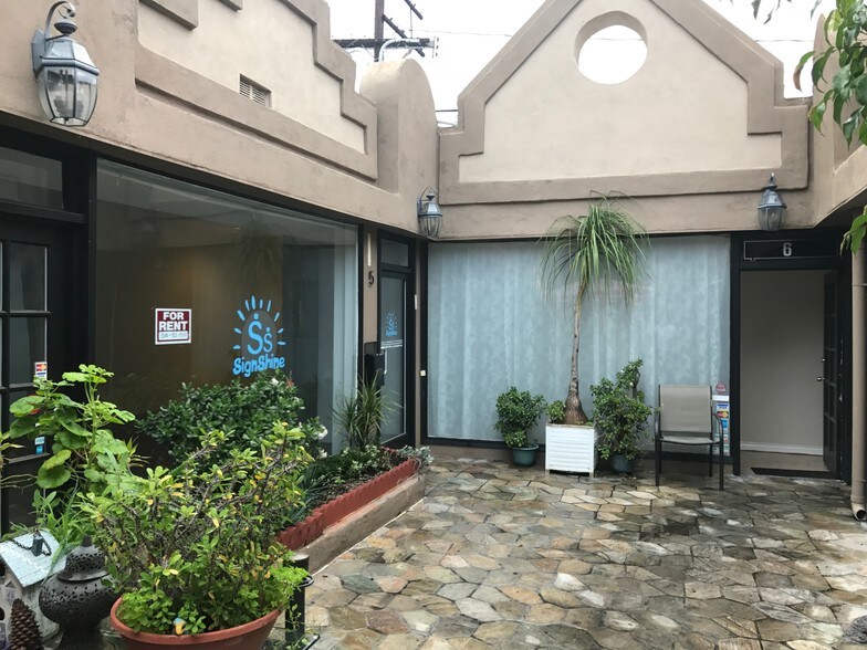 More Photos Of 265 S Robertson Blvd, Beverly Hills Restaurant For Lease