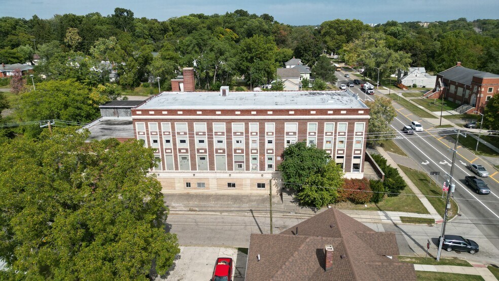More Photos Of 131 University Dr, Pontiac Health Club For Sale