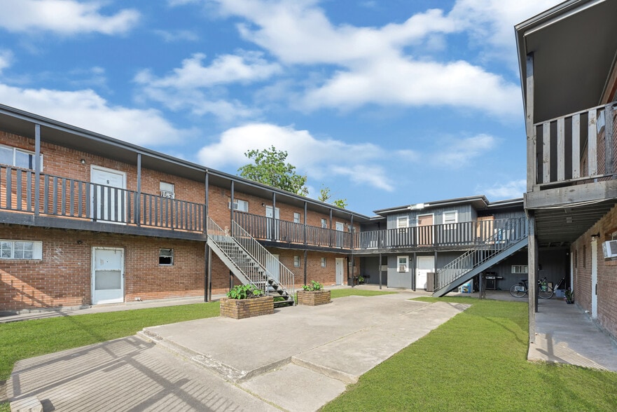 More Photos Of 6514-6518 Weston St, Houston Multifamily For Sale