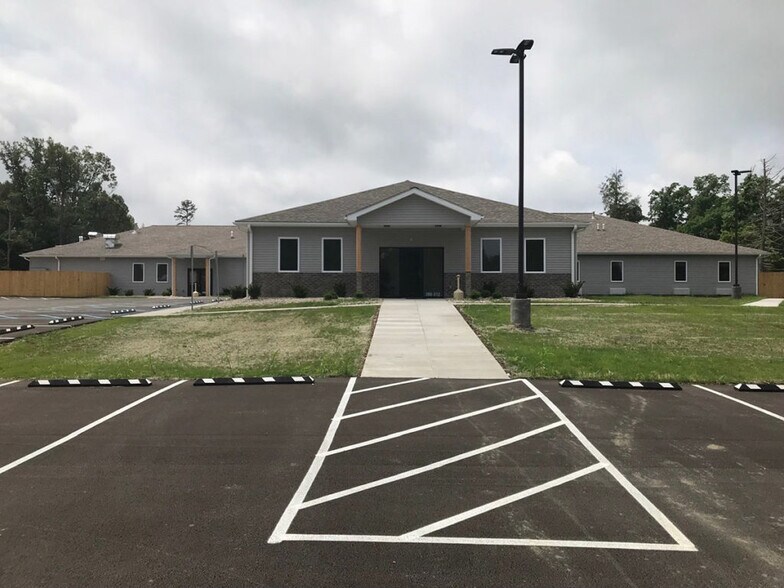Primary Photo Of 300 Carrera Dr, London Medical For Sale