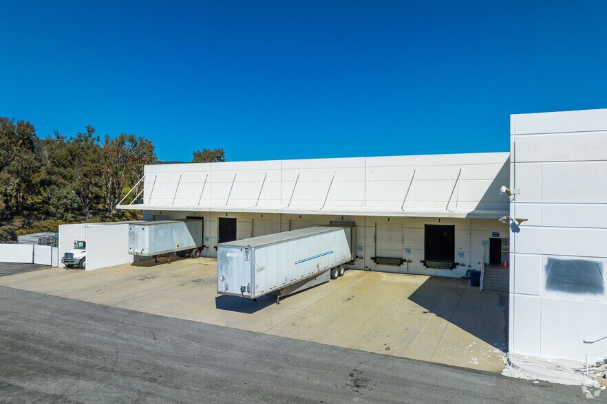 More Photos Of 43195 Business Park Dr, Temecula Warehouse For Lease