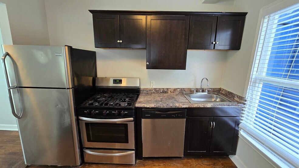 More Photos Of 261 Claremont Ave, San Antonio Multifamily For Sale