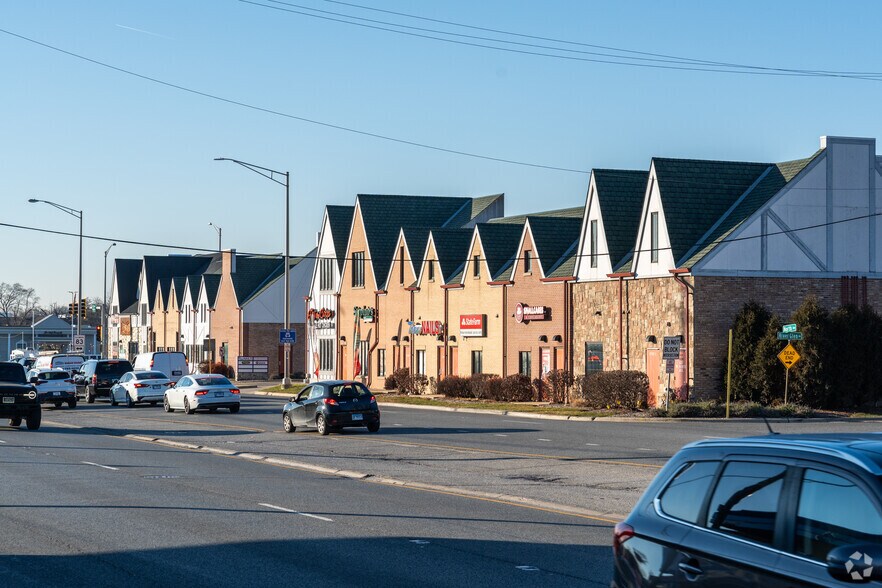 More Photos Of 623 W North Ave, Elmhurst Unknown For Lease