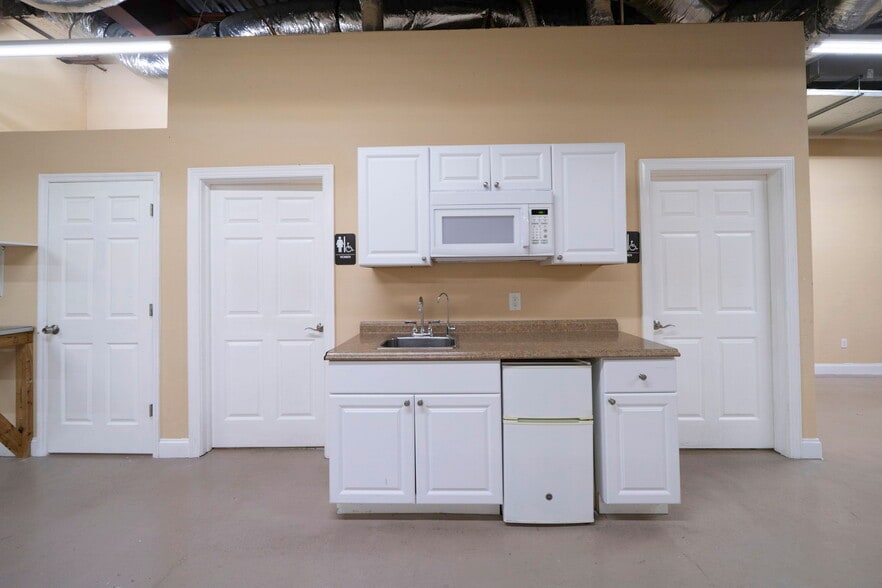 More Photos Of 24551 Production Cir, Bonita Springs Showroom For Lease