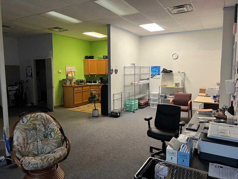 More Photos Of 26200 Vista Dr, Waves Unknown For Lease