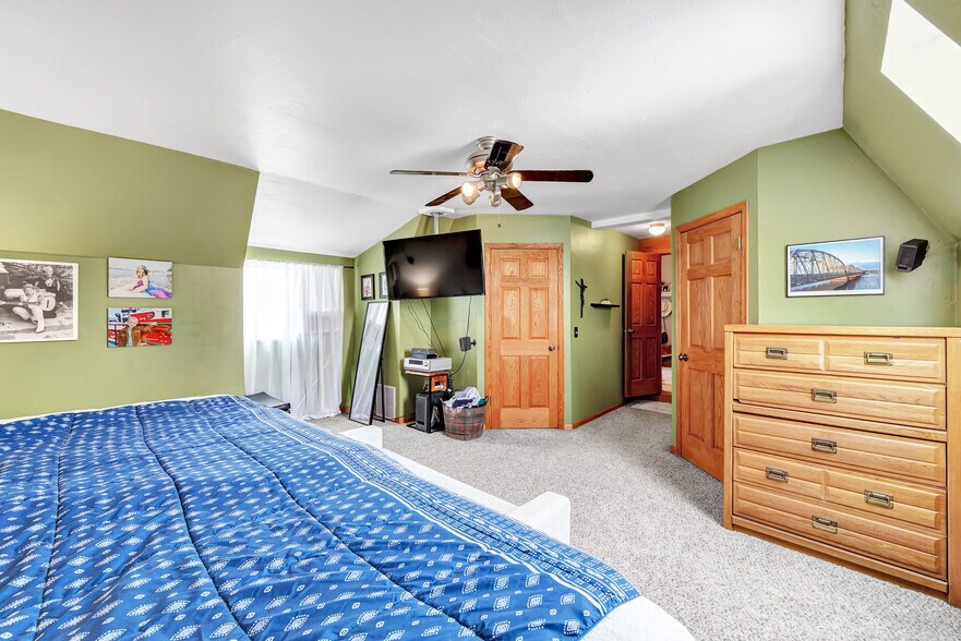 More Photos Of 513-529 Duluth Ave, Sturgeon Bay, Sturgeon Bay General Retail For Sale