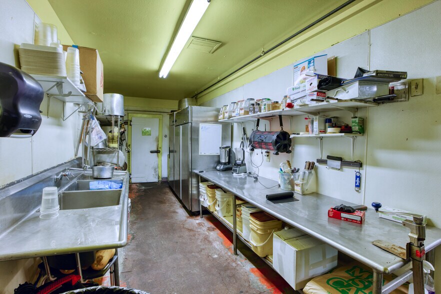 More Photos Of 410 Yakima Valley Hwy, Sunnyside General Retail For Sale