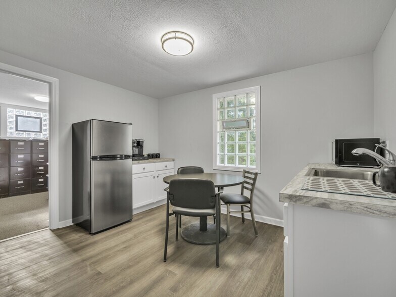 More Photos Of 4018 12th St NW, Canton Light Manufacturing For Sale