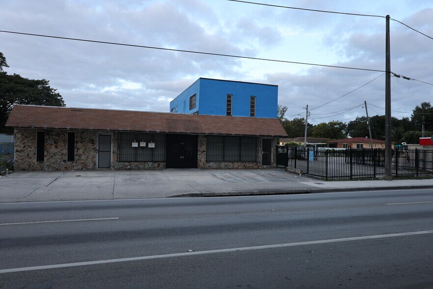More Photos Of 4634 NW 27th Ave, Miami Freestanding For Lease