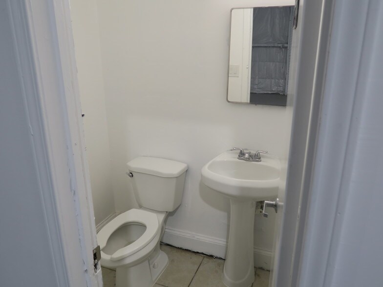 More Photos Of 5828 Star Ln, Houston Service For Lease