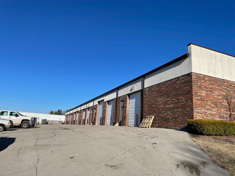 More Photos Of 125 Trade St, Lexington Light Distribution For Lease