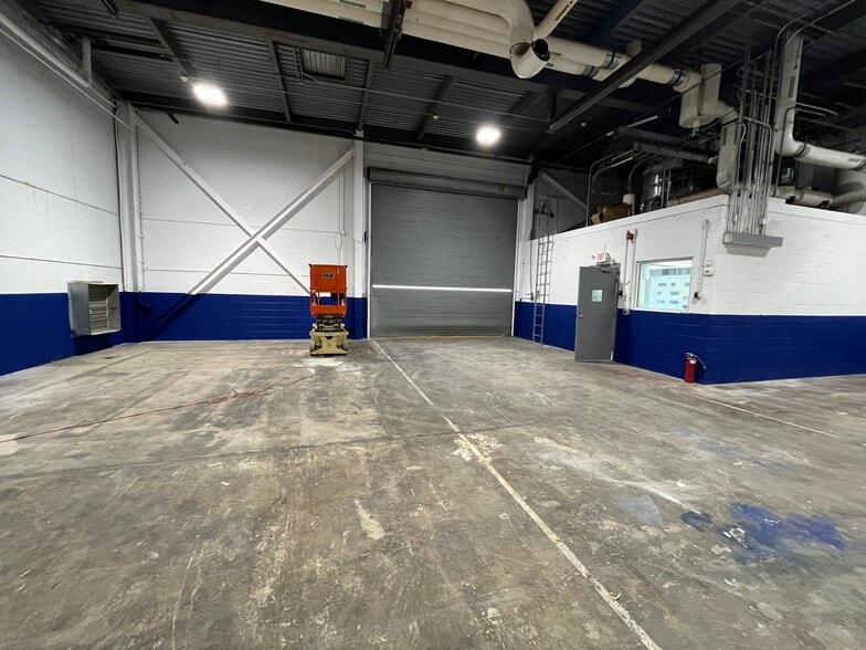 More Photos Of 13 West St, East Hanover Warehouse For Lease