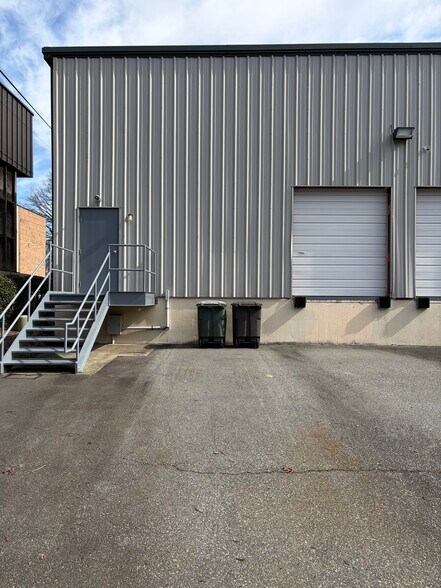 More Photos Of 1904 Fairfax Rd, Greensboro Distribution For Lease