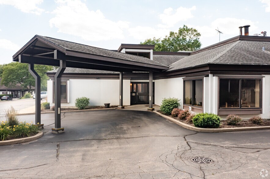 More Photos Of 2210 Dean St, St Charles Medical For Lease