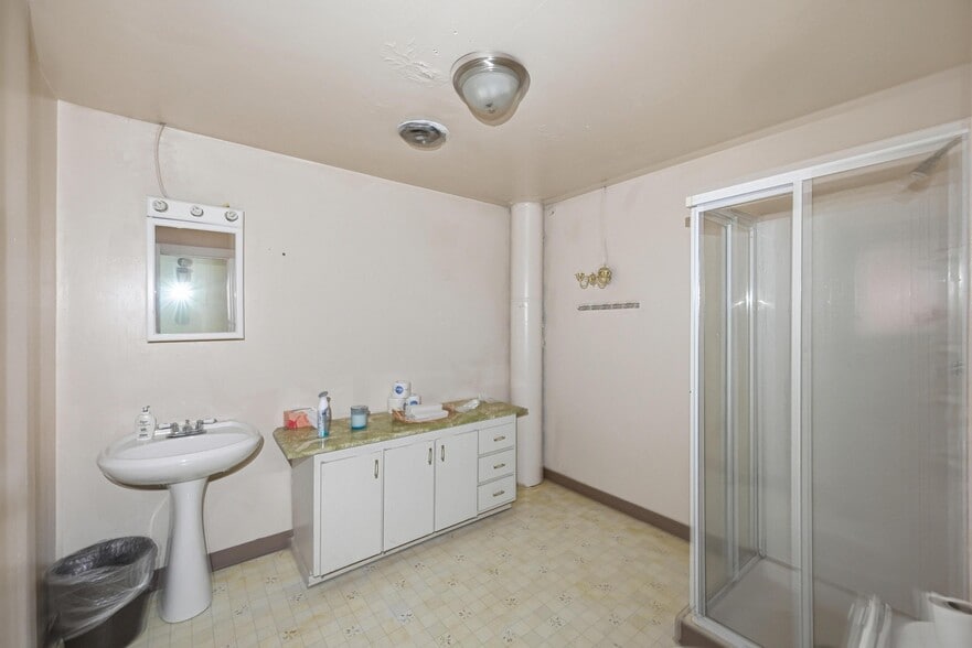 More Photos Of 1519 Circle Park Blvd, Fort Worth Religious Facility For Sale