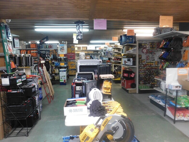 More Photos Of 2086 E US Highway 36, Rockville Convenience Store For Sale