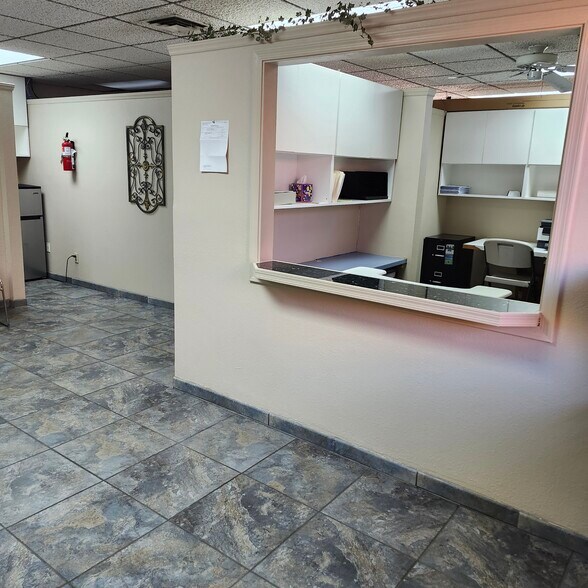 More Photos Of 1987 Mcculloch Blvd, Lake Havasu City General Retail For Sale