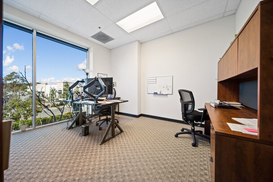 More Photos Of 28294-28310 Constellation Rd, Valencia Light Distribution For Sale