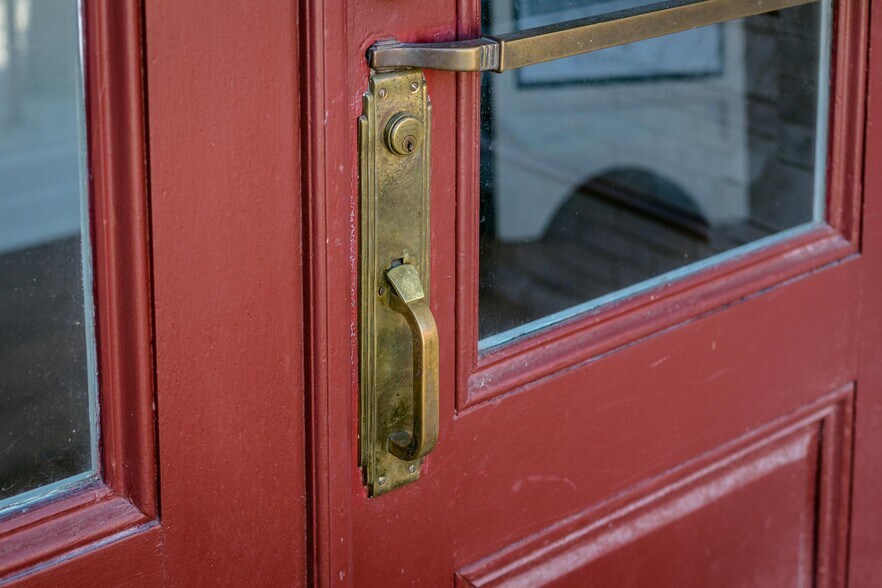 More Photos Of 12 Middlebrook Ave, Staunton Restaurant For Lease