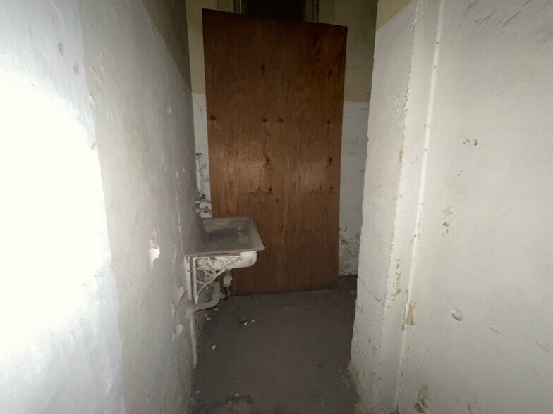 More Photos Of , Laredo General Retail For Sale